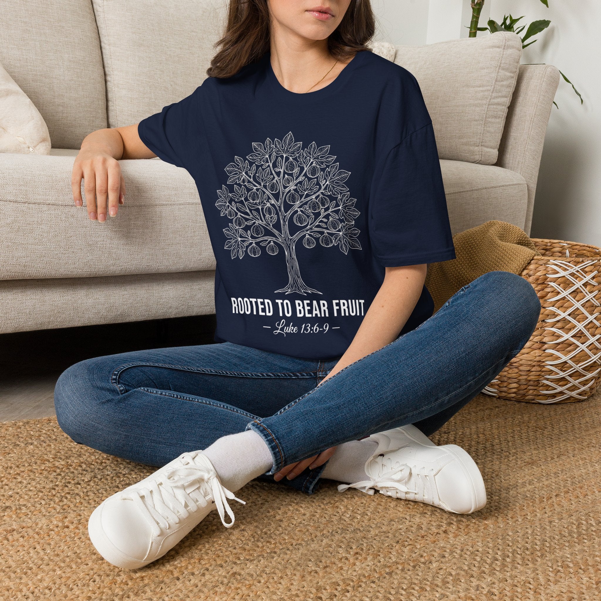 Rooted to Bear Fruit Fig Tree T-Shirt Navy getragen – FollowTheSaint
