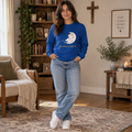 Unisex-Langarmshirt „Πριν πλάσω σε, έγνων σε“ – Baby im Halbmond – Versandkostenfrei