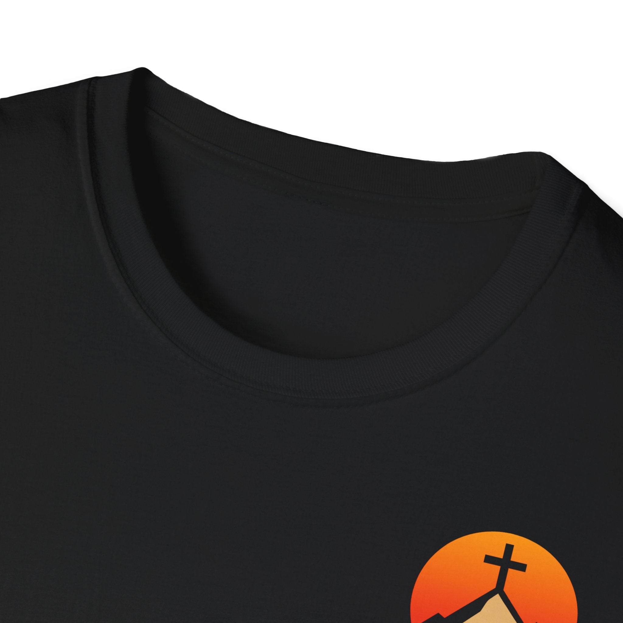 FollowTheSaint Mountain Cross T-Shirt – Beidseitig bedruckt | „not the crowd"