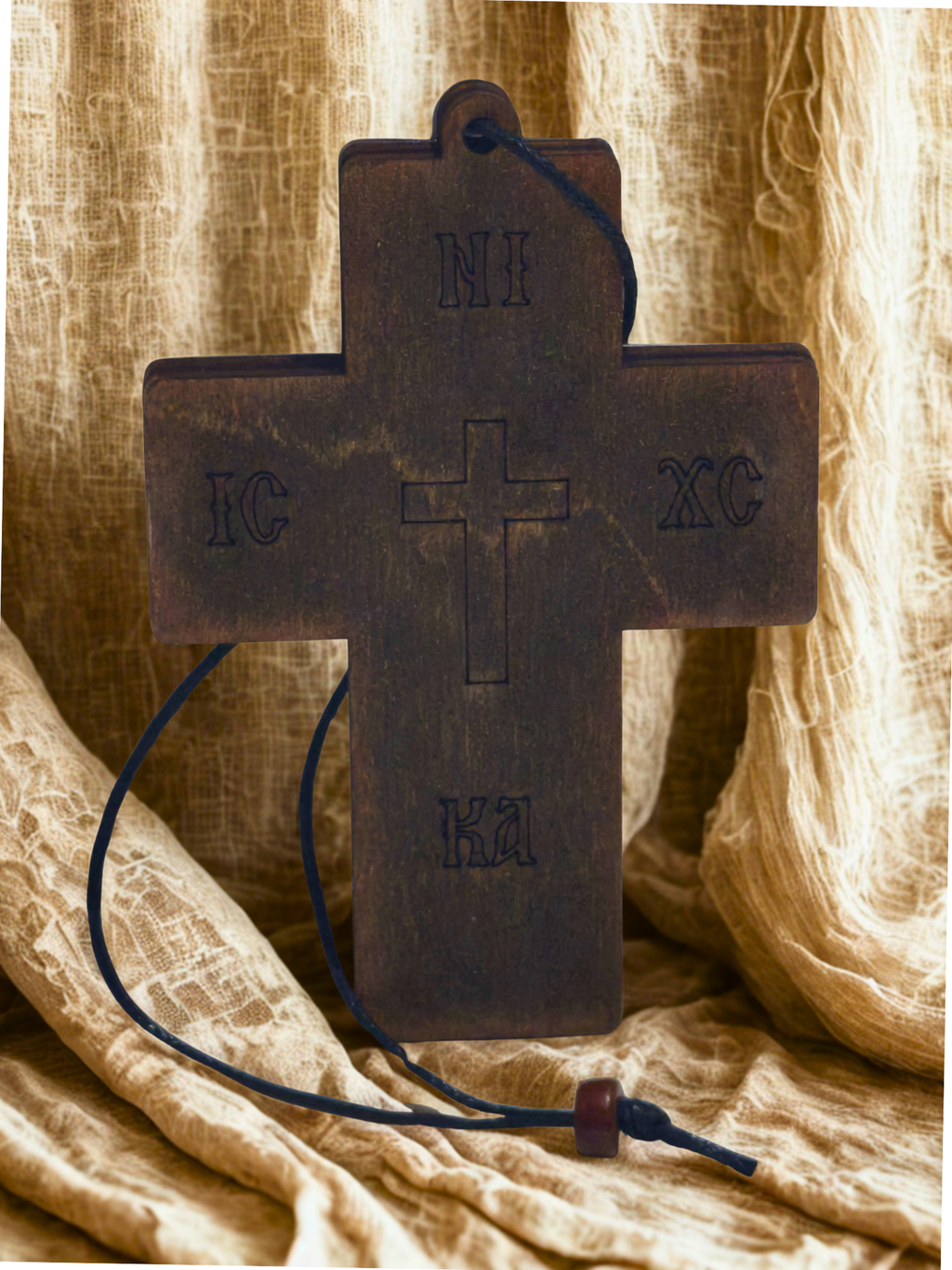 Handgefertigtes orthodoxes Auto- & Hängekreuz aus Walnussholz – Christus am Kreuz in 3D mit Plexiglas – IC XC NIKA