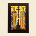 Orthodoxe Ikone Heilige Konstantin und Eleni – beide in kaiserlichem Gewand mit großem schwarzen Kreuz, byzantinisches Motiv auf dunklem Holz mit Wellenrand und Messingnägeln, 14 × 9,5 cm, Marmor-Hintergrund

