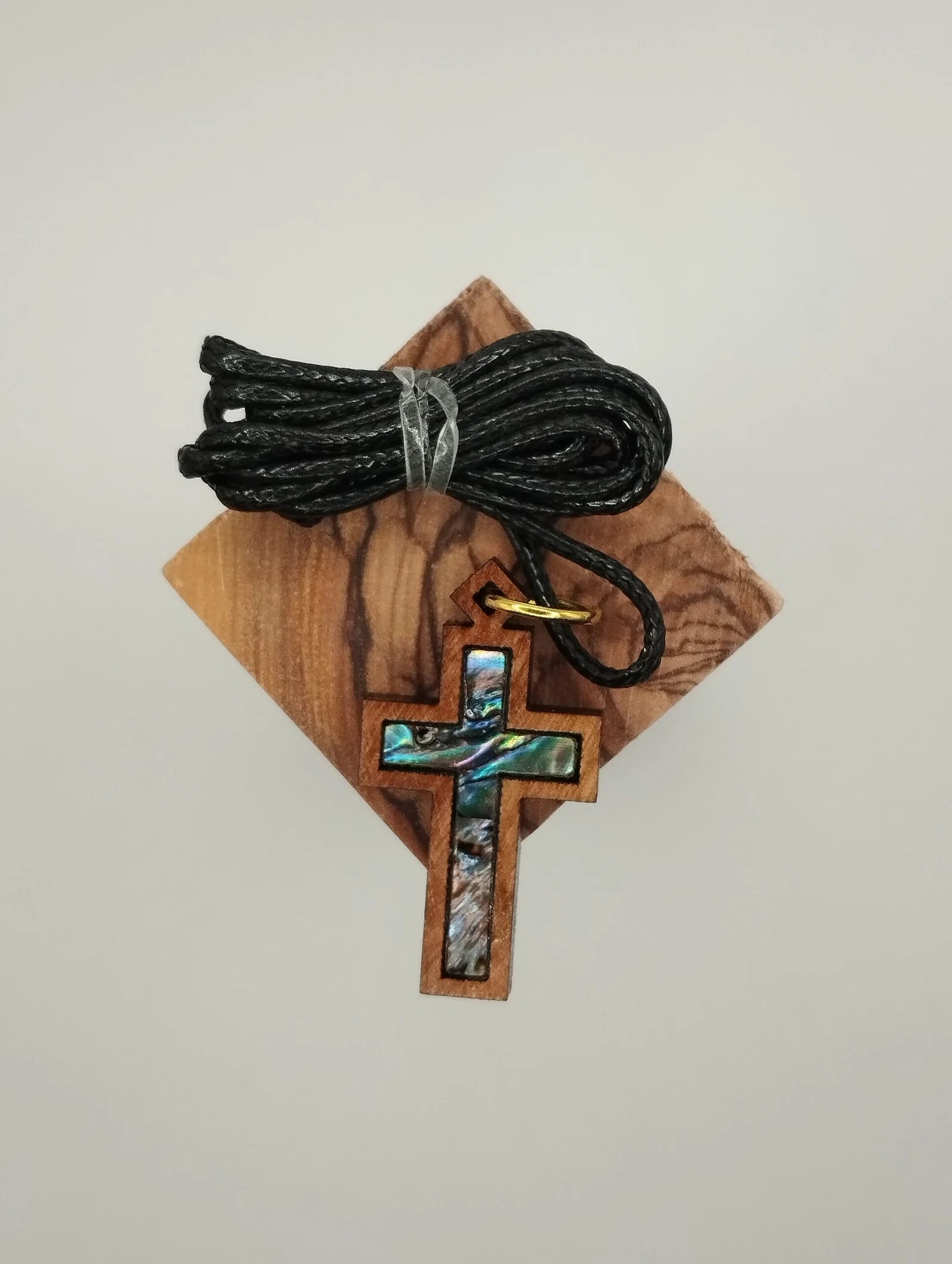 Kreuz-Anhänger aus Olivenholz mit Abalone-Perlmutt-Inlay