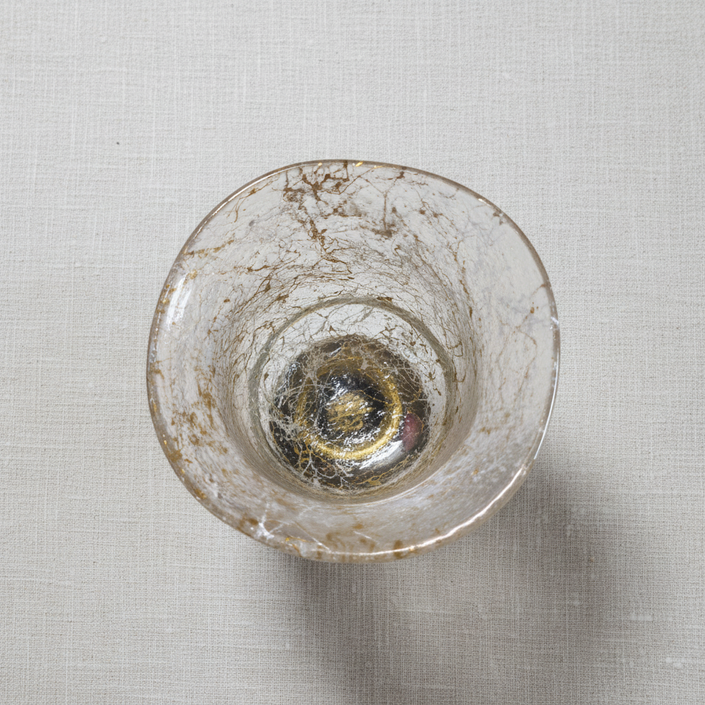 Kandili Transparent – Draufsicht ins Craquelé-Glas mit Goldfäden, kristallklare Handarbeit