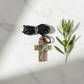 Kreuz-Anhänger aus Olivenholz mit Abalone-Perlmutt-Inlay