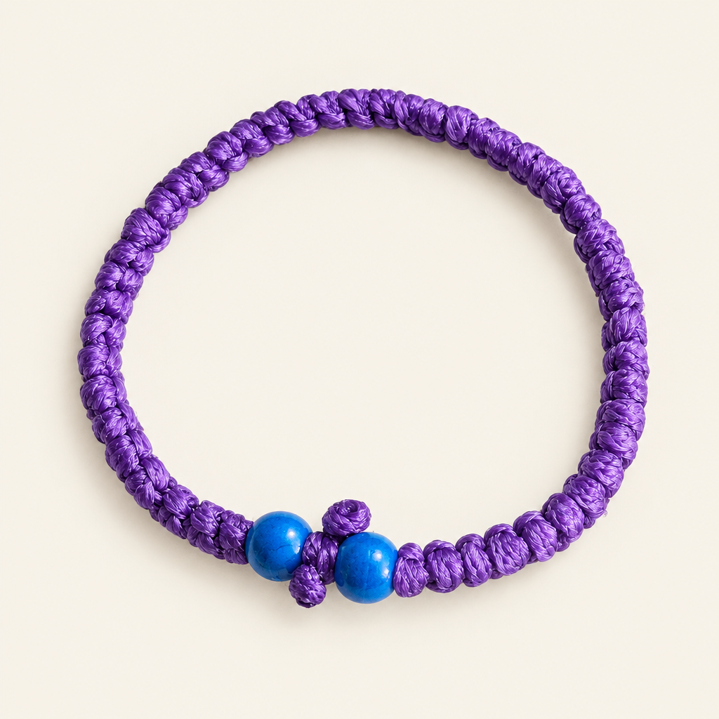 Lila mit blauen Perlen