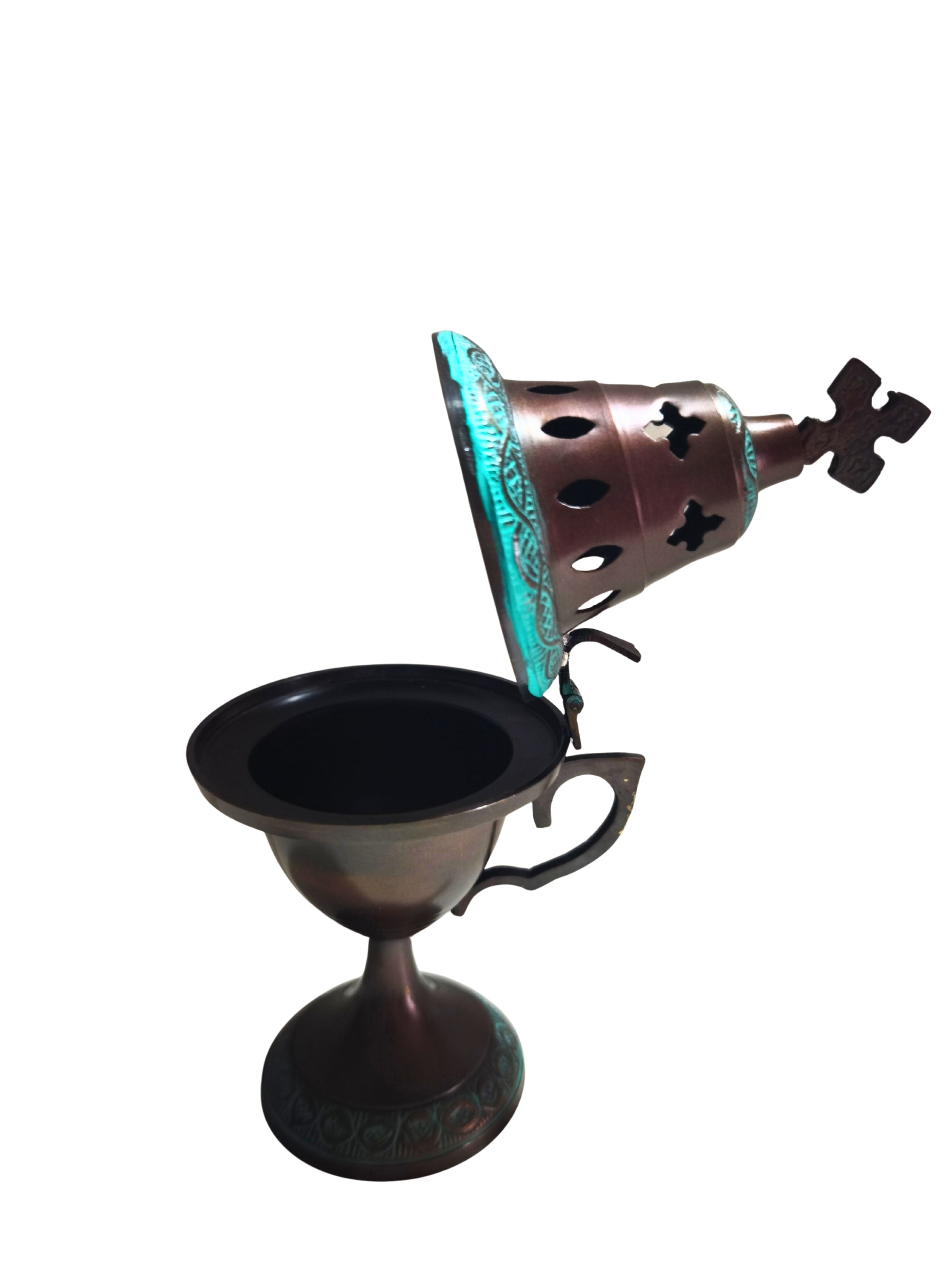 Orthodoxes Thymiaterion geöffnet – Klappdeckel mit Kreuzmustern, Metallschale sichtbar, 19 cm