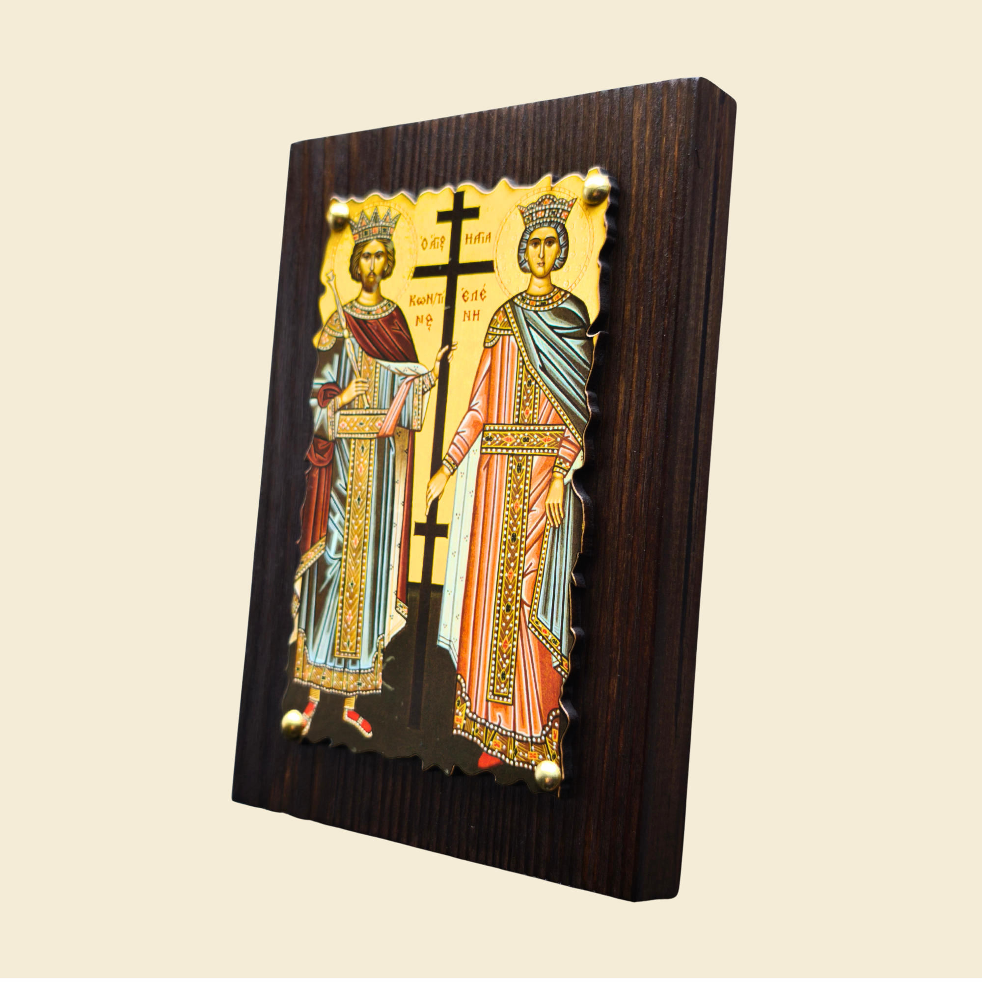 Orthodoxe Ikone Heilige Konstantin und Eleni – Seitenansicht zeigt die Tiefe des dunklen Holzträgers mit Wellenrand und Messingnägeln, Marmor-Hintergrund